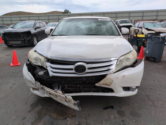 4T1BK3DB1BU386211 - 2011 TOYOTA AVALON BASE WHITE photo 5