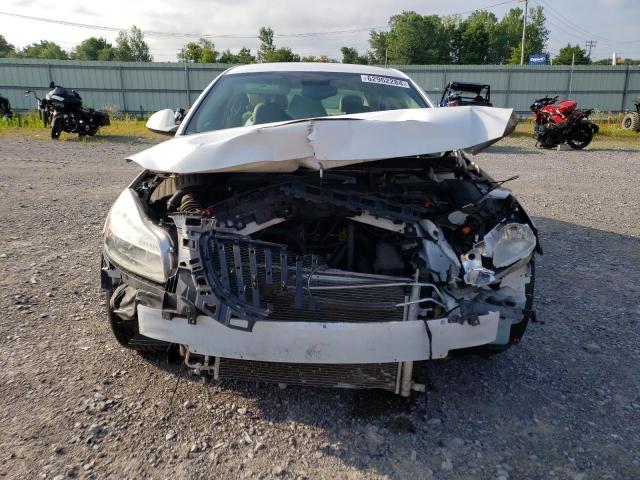 2G4GR5EC6B9214757 - 2011 BUICK REGAL CXL WHITE photo 5