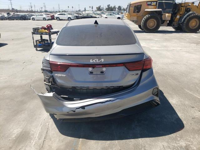 3KPF54ADXNE423798 - 2022 KIA FORTE GT LINE GRAY photo 6