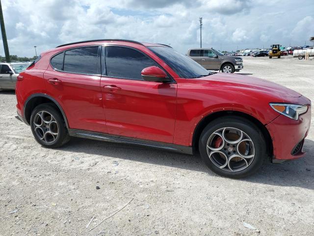 ZASPAKBN1L7C70566 - 2020 ALFA ROMEO STELVIO TI RED photo 4