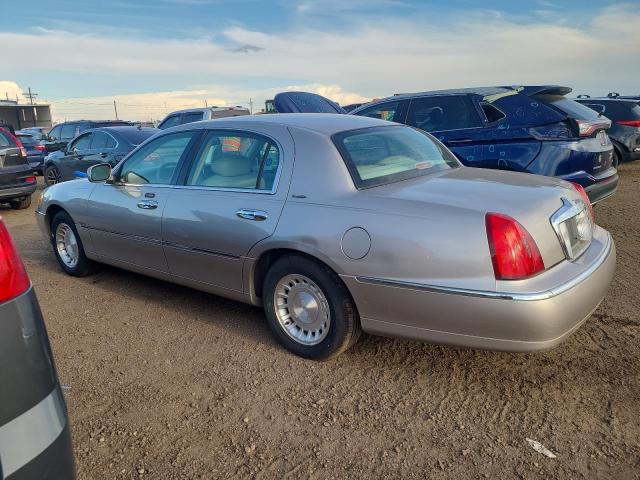 1LNHM81W22Y658492 - 2002 LINCOLN TOWN CAR EXECUTIVE TAN photo 2