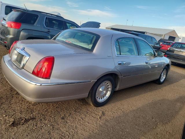 1LNHM81W22Y658492 - 2002 LINCOLN TOWN CAR EXECUTIVE TAN photo 3
