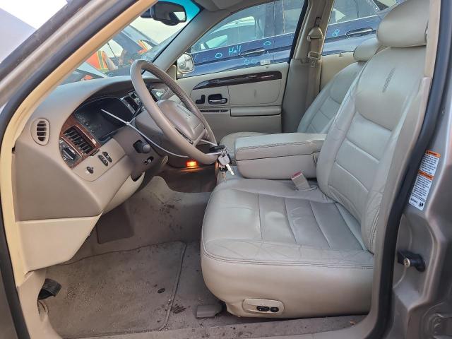 1LNHM81W22Y658492 - 2002 LINCOLN TOWN CAR EXECUTIVE TAN photo 7