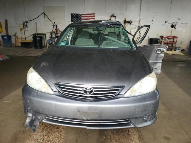 4T1BE32K45U973808 - 2005 TOYOTA CAMRY LE GRAY photo 5