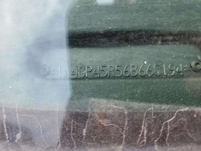 1A4GP45R56B660194 - 2006 CHRYSLER TOWN & COU ვერცხლისფერი ფოტო 13