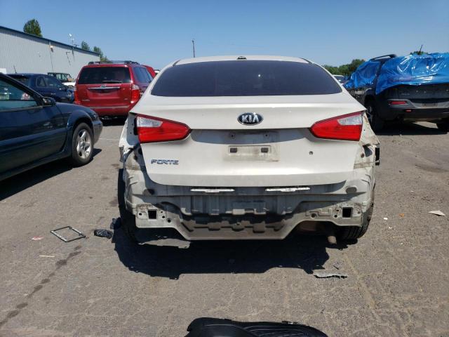 KNAFK4A65F5347864 - 2015 KIA FORTE LX WHITE photo 6