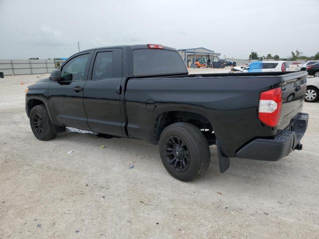 5TFRM5F10HX119811 - 2017 TOYOTA TUNDRA DOUBLE CAB SR/SR5 BLACK photo 2