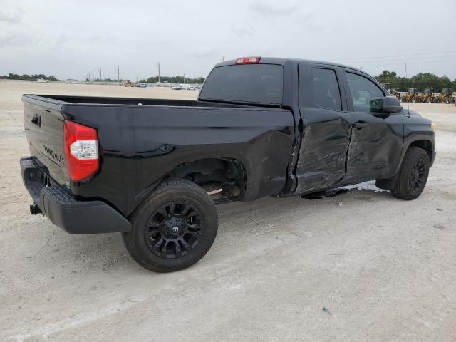 5TFRM5F10HX119811 - 2017 TOYOTA TUNDRA DOUBLE CAB SR/SR5 BLACK photo 3