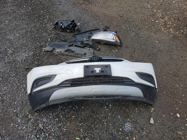 KL4CJASB4JB527988 - 2018 BUICK ENCORE PREFERRED WHITE photo 13