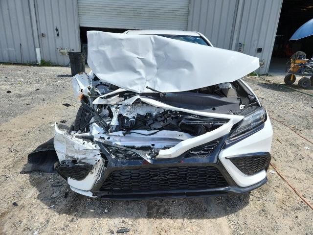 4T1G11AK3PU828317 - 2023 TOYOTA CAMRY SE NIGHT SHADE WHITE photo 5
