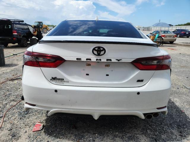 4T1G11AK3PU828317 - 2023 TOYOTA CAMRY SE NIGHT SHADE WHITE photo 6