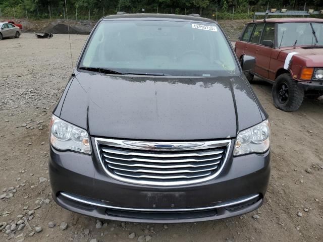 2C4RC1AG6GR253145 - 2016 CHRYSLER TOWN AND C LX GRAY photo 5