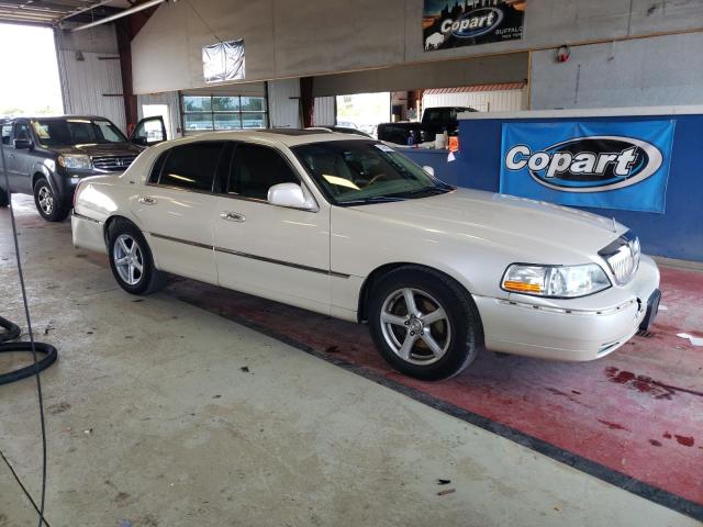 1LNHM83W63Y603445 - 2003 LINCOLN TOWN CARTIER CREAM photo 4