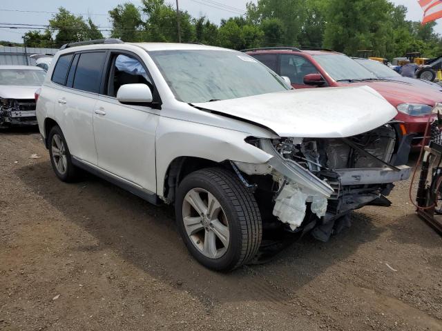 5TDZK3EH3DS137776 - 2013 TOYOTA HIGHLANDER BASE WHITE photo 4