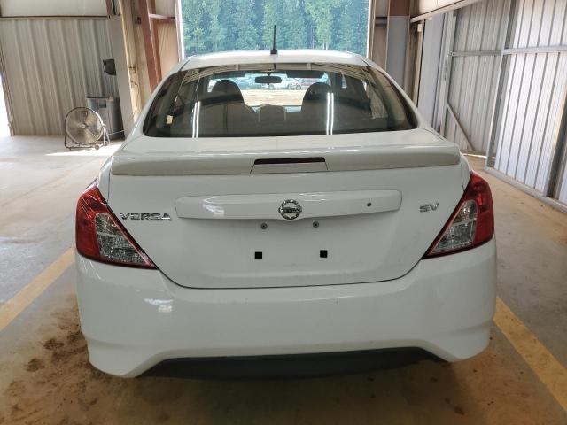 3N1CN7AP1JL874030 - 2018 NISSAN VERSA S WHITE photo 6