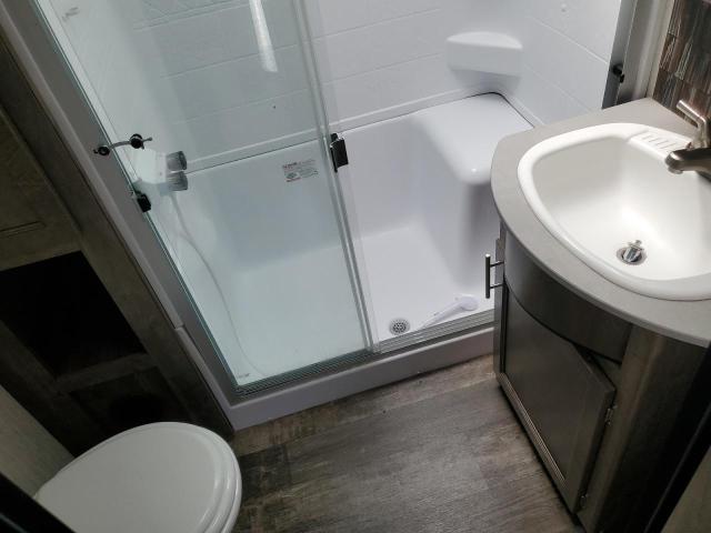 5ZT3SR1B3K6102886 - 2019 FOREST RIVER SABRE 36BHQ 白色 照片 8