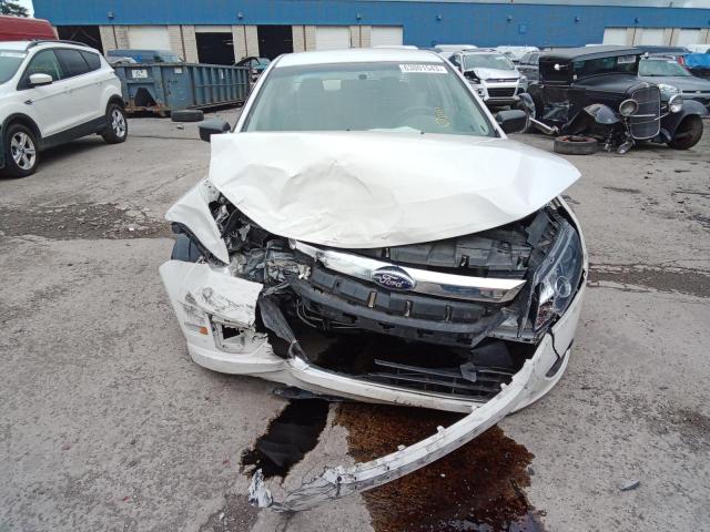 3FAHP0GA0AR386990 - 2010 FORD FUSION S WHITE photo 5