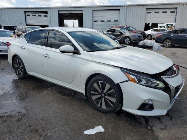 1N4BL4EV1KC216507 - 2019 NISSAN ALTIMA SL WHITE photo 4