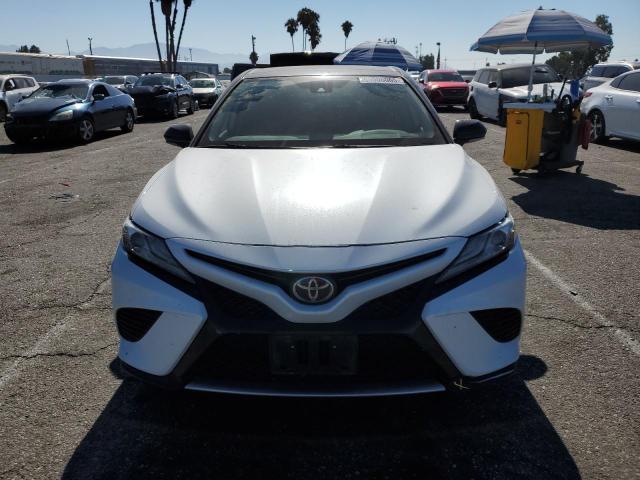 4T1B61HK4KU214550 - 2019 TOYOTA CAMRY XSE Beyaz fotoğraf 5