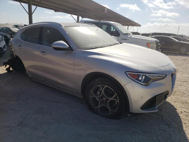 ZASPAKAN8L7C76530 - 2020 ALFA ROMEO STELVIO SILVER photo 4