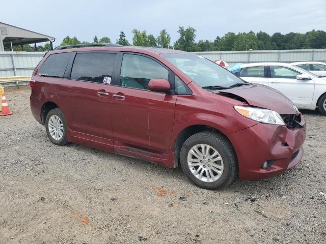 5TDYZ3DC7HS857021 - 2017 TOYOTA SIENNA XLE MAROON photo 4