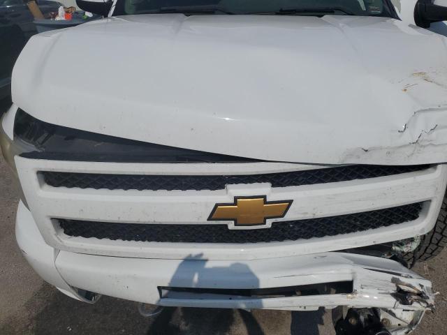 1GCSKSE36AZ203554 - 2010 CHEVROLET SILVERADO K1500 LT WHITE photo 11