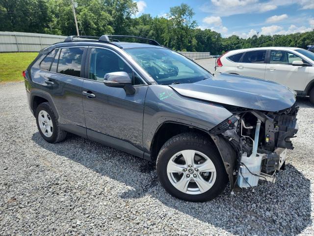 2T3P1RFV5LC102446 - 2020 TOYOTA RAV4 XLE GRAY photo 4