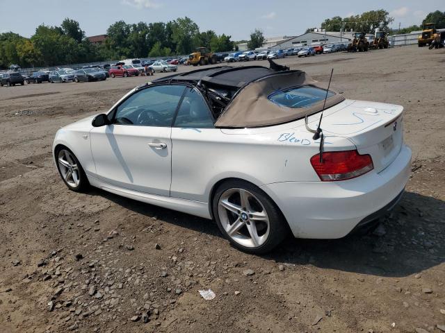 WBAUN93539VK40350 - 2009 BMW 135 I WHITE photo 2