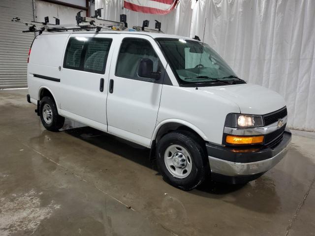 1GCZGGFG2K1367608 - 2019 CHEVROLET EXPRESS G3 WHITE photo 4