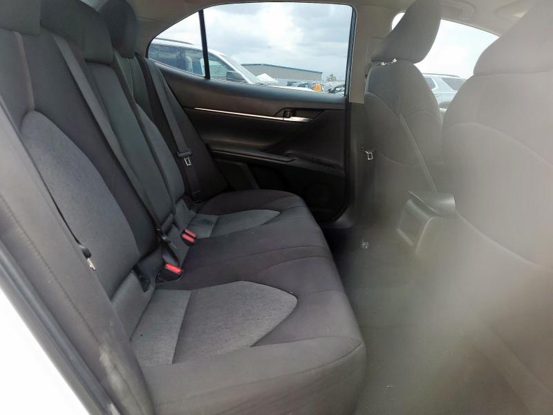 4T1B11HK9JU084858 - 2018 TOYOTA CAMRY L 白色 照片 10