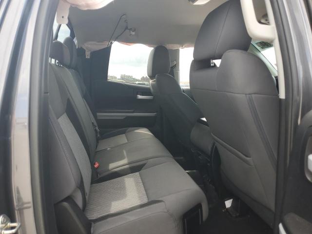 5TFRM5F11HX114620 - 2017 TOYOTA TUNDRA DOUBLE CAB SR/SR5 SILVER photo 10