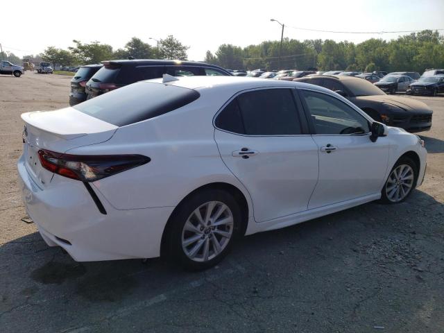 4T1G11AKXMU490037 - 2021 TOYOTA CAMRY SE WHITE photo 3