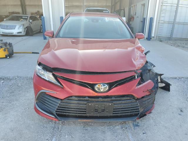 4T1C11AK0PU098610 - 2023 TOYOTA CAMRY LE 红色 照片 5