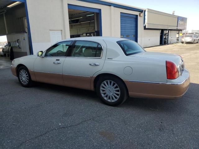 1LNHM81W43Y660987 - 2002 LINCOLN TOWN CAR EXECUTIVE TWO TONE photo 2