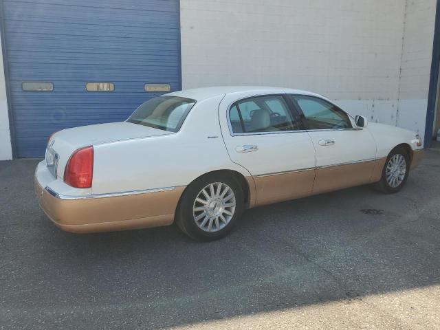 1LNHM81W43Y660987 - 2002 LINCOLN TOWN CAR EXECUTIVE TWO TONE photo 3
