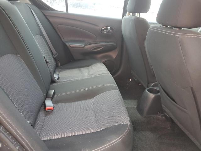 3N1CN7AP0JL860197 - 2018 NISSAN VERSA S Boz foto 10