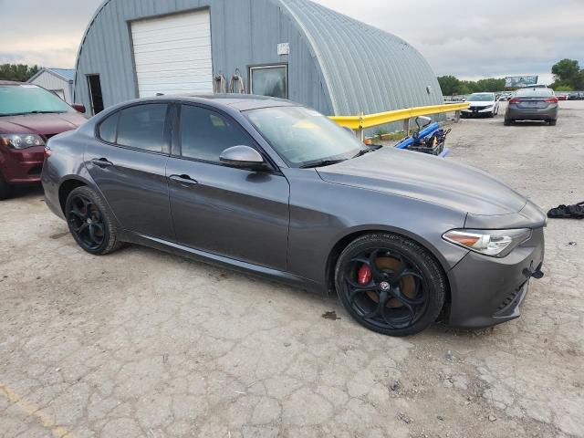 ZARFAEEN0J7570684 - 2018 ALFA ROMEO GIULIA TI Q4 GRAY photo 4