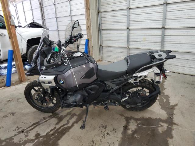 WB10M3308S6K91796 - 2025 BMW R 1300 GS ADVENTURE BLACK photo 3