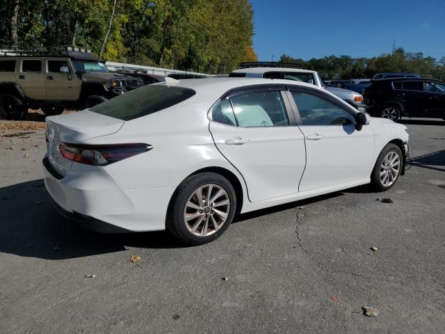 4T1C11AK3RU849850 - 2024 TOYOTA CAMRY LE WHITE photo 3