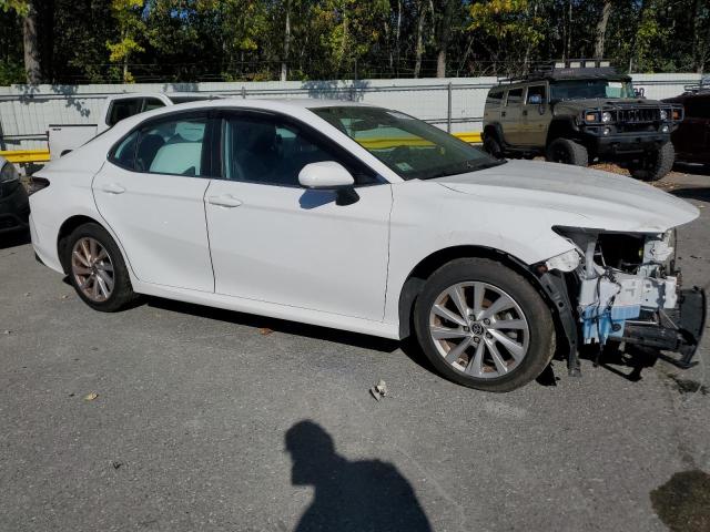 4T1C11AK3RU849850 - 2024 TOYOTA CAMRY LE WHITE photo 4