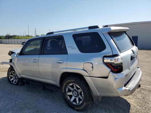 JTEBU5JR0H5424215 - 2017 TOYOTA 4RUNNER SR5/SR5 PREMIUM SILVER photo 2