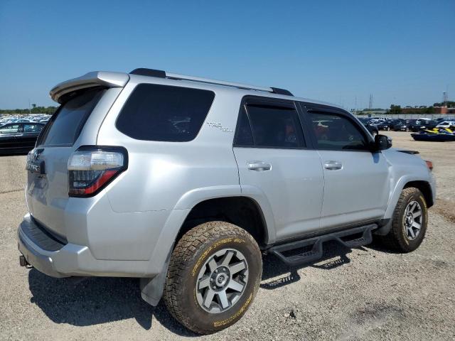 JTEBU5JR0H5424215 - 2017 TOYOTA 4RUNNER SR5/SR5 PREMIUM SILVER photo 3