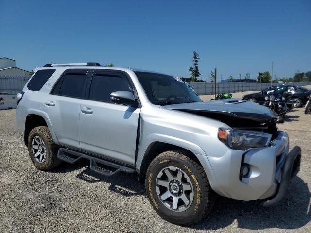 JTEBU5JR0H5424215 - 2017 TOYOTA 4RUNNER SR5/SR5 PREMIUM SILVER photo 4