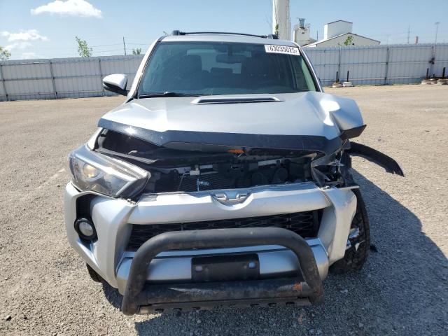 JTEBU5JR0H5424215 - 2017 TOYOTA 4RUNNER SR5/SR5 PREMIUM SILVER photo 5