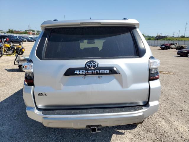 JTEBU5JR0H5424215 - 2017 TOYOTA 4RUNNER SR5/SR5 PREMIUM SILVER photo 6
