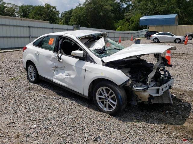 1FADP3F23HL271402 - 2017 FORD FOCUS SE WHITE photo 4