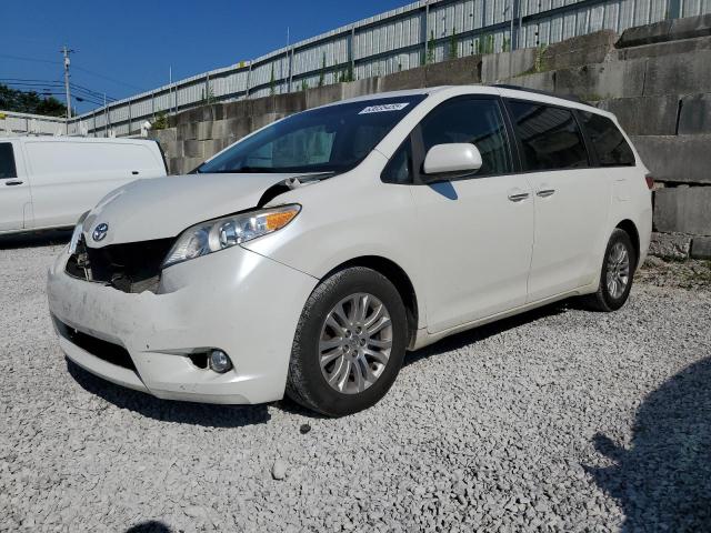 2016 TOYOTA SIENNA XLE, 