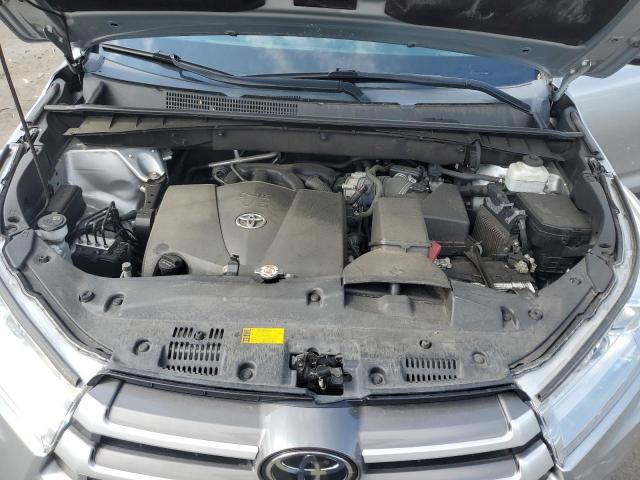 5TDJZRFH6KS568491 - 2019 TOYOTA HIGHLANDER SE 银色 照片 12