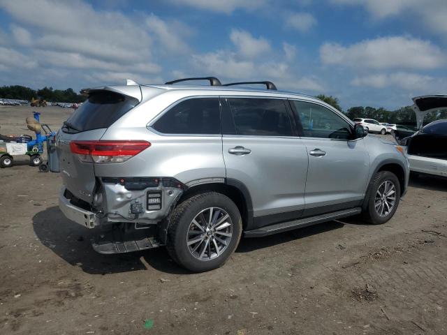 5TDJZRFH6KS568491 - 2019 TOYOTA HIGHLANDER SE 银色 照片 3