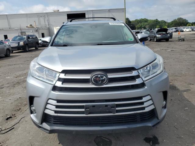 5TDJZRFH6KS568491 - 2019 TOYOTA HIGHLANDER SE 银色 照片 5
